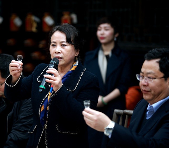 吴晓萍女士带领大家品鉴内参酒